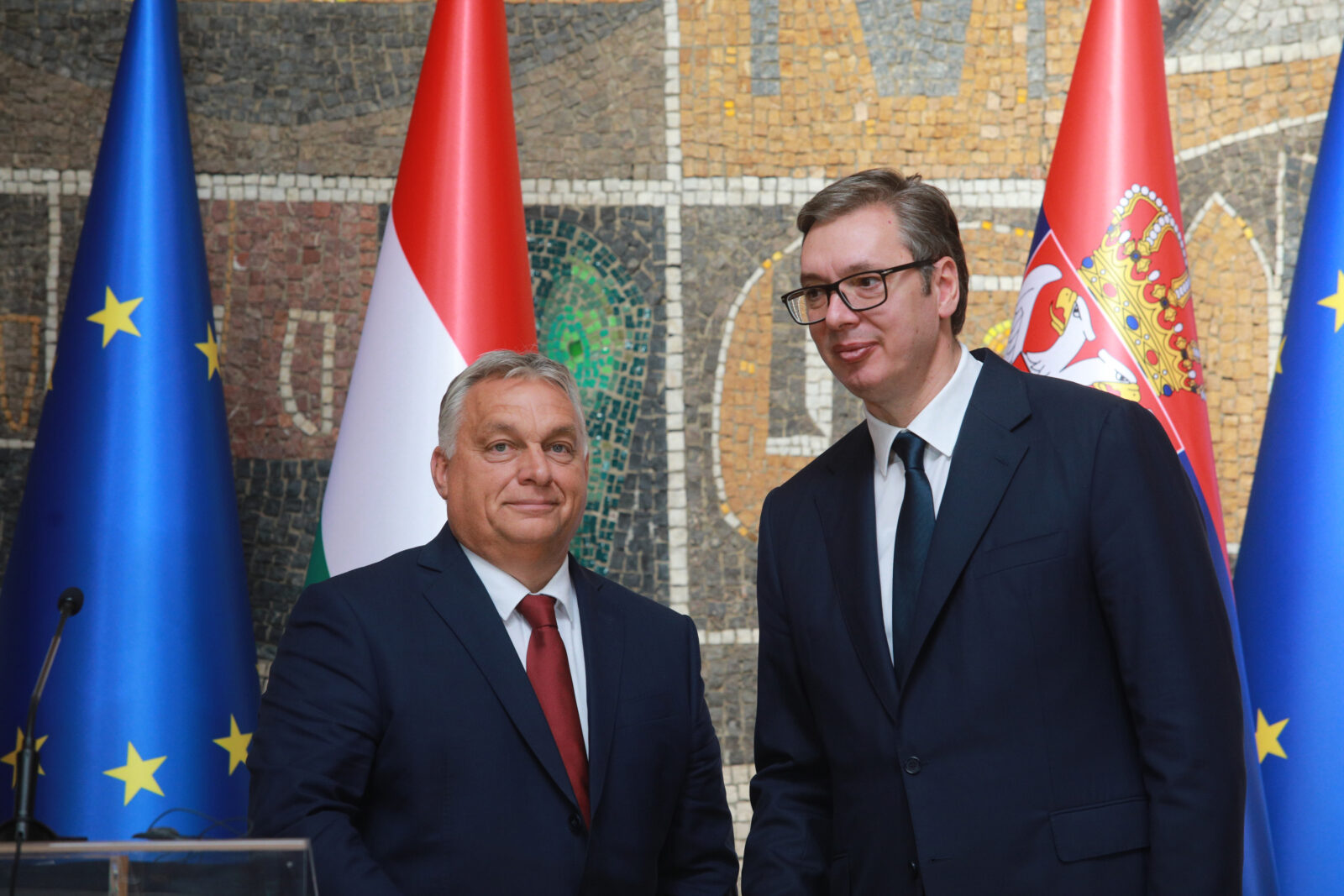After the meeting as part of the initiative to establish the strategic security of the region in the field of energy, water supply, food industry and human resources, the President of the Republic of Serbia, Aleksandar Vucic, and the Prime Minister of Hungary, Viktor Orban, addressed the media at the Palace of Serbia. Nakon sastanka u okviru inicijative za uspostavljanje strateske bezbednosti regiona u oblasti energetike, vodosnabdevanja, prehrambene industrije i ljudskih resursa, predsednik R