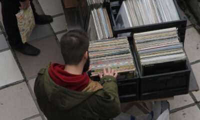 On the occasion of the International Day of gramophone records was held in Belgrade's stock exchange plate. Povodom Medjunarodnog dana gramofonskih ploca u Beogradu je odrzana je berza ploca