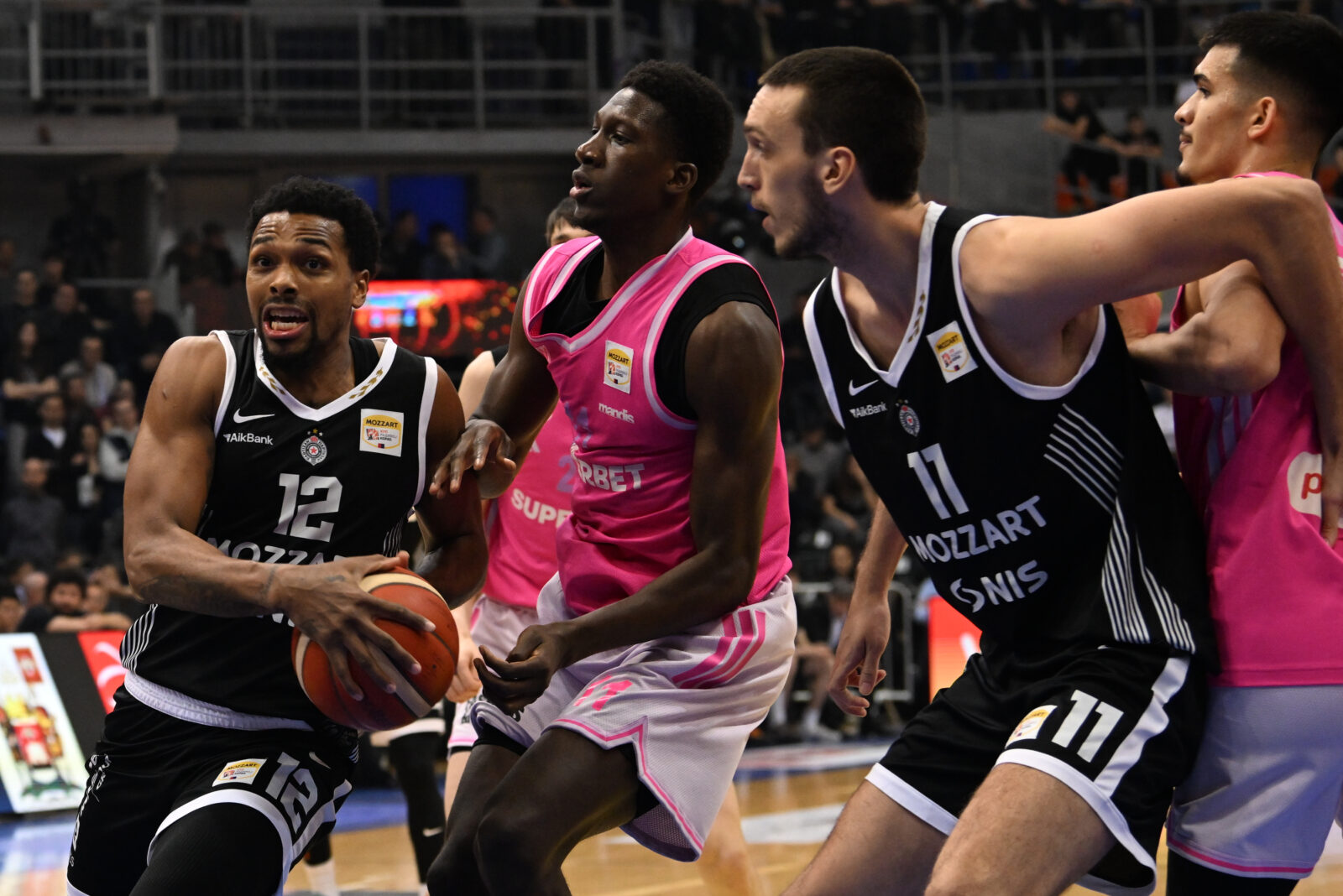 The semi-final match of the Mozart Cup Radivoj Korac between KK Partizan Mozart Bet and KK Mega Superbet was played in the Cair hall in Nis. Utakmica polufinala Mozzart Kup Radivoj Korac izmedju KK Partizan Mozzart Bet i KK Mega Superbet odigrana je u hali Cair u Nisu.