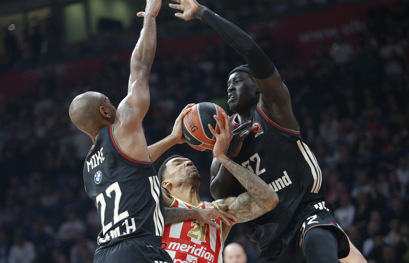 The match of the 30th round of the Turkish Airlines Euroleague between KK Crvena zvezda MeridianBet and FC Bayern Munich was played at the Belgrade Arena. Utakmica 30. kola Turkish Airlines Evrolige izmedju KK Crvena zvezda MeridianBet i FC Bayern Munich odigrana je u Beogradskoj Areni.