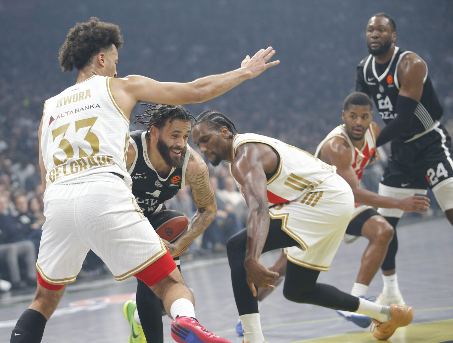 The match of the 15th round of the Turkish Airlines Euroleague between KK Partizan Mozzart Bet and KK Crvena zvezda Meridianbet was played at the Belgrade Arena. Utakmica 15. kola Turkish Airlines Evrolige izmedju KK Partizan Mozzart Bet i KK Crvena zvezda Meridianbet odigrana je u Beogradskoj Areni.