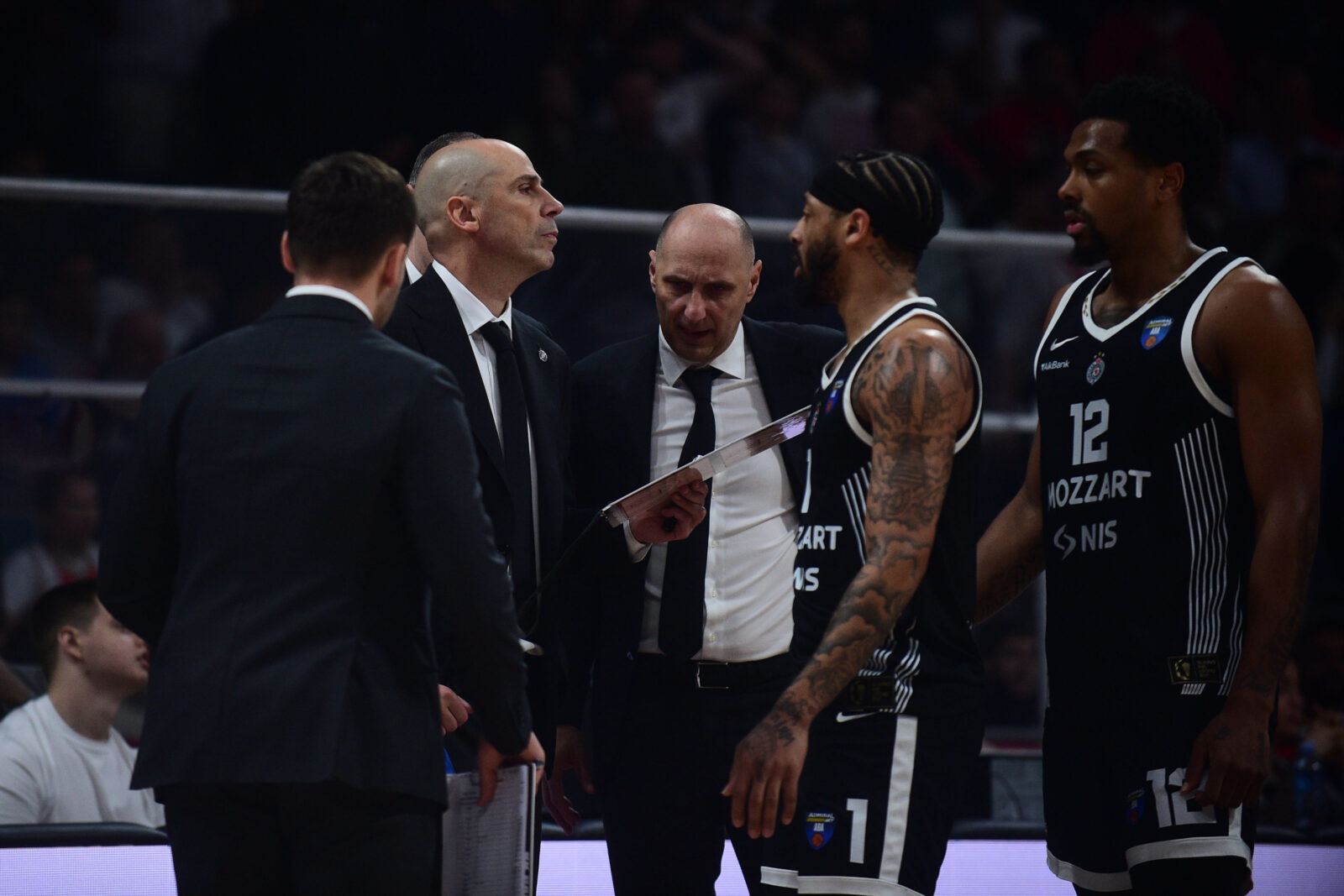 The match of the fourth round of the second phase of the AdmiralBet ABA League between KK Crvena zvezda MeridianBet and KK Patizan Mozzart Bet was played at the Belgrade Arena. Utakmica cetvrte runde druge faze AdmiralBet ABA League izmedju KK Crvena zvezda MeridianBet i KK Patizan Mozzart Bet odigrana je u Beogradskoj Areni.