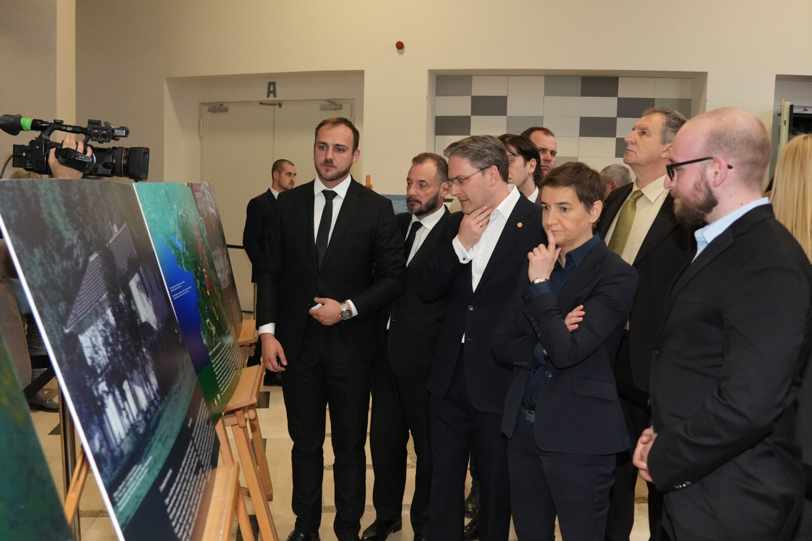 The premiere of the film "Harvest" was held in the mts hall, and on the eve of the premiere of the film, the exhibition "Yellow House - Crime Without Judgment" was presented in the foyer of the mts hall, organized by the Ministry of Culture of Serbia and the Museum of Genocide Victims. Premijera filma "Zetva" odrzana je u mts Dvorani, a uoci premijere filma, u foajeu mts Dvorane predstavljena izlozba "Zuta kuca – zlocin bez presude", u organizaciji Ministarstva kulture Srbije i Muzeja zrtava g