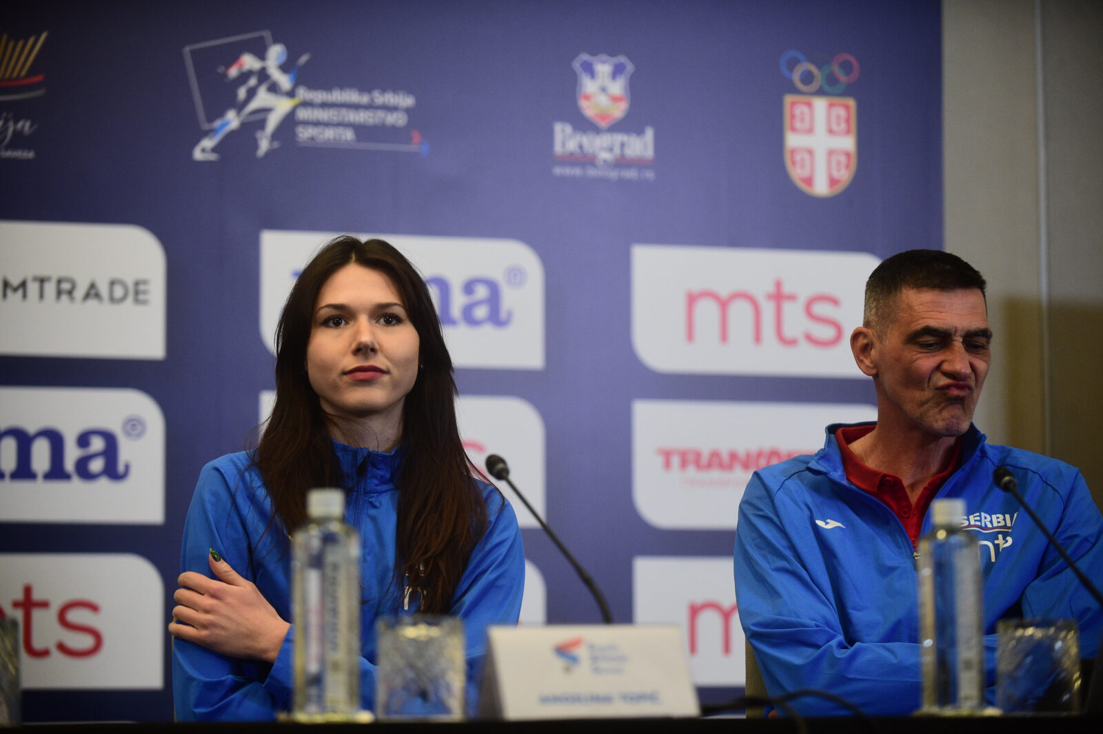 The press conference of the Serbian Athletics Federation on the occasion of the exceptional results of the Serbian national team at the World Indoor Championships, with special emphasis on Angelina Topic's silver medal, was held at the Crowne Plaza Belgrade Hotel. Konferencija za medije Srpskog atletskog saveza povodom izuzetnih rezultata srpske reprezentacije na Svetskom prvenstvu u dvorani, sa posebnim osvrtom na osvajanje srebrne medalje Angeline Topic odrzana je u hotelu Crowne Plaza Belgr