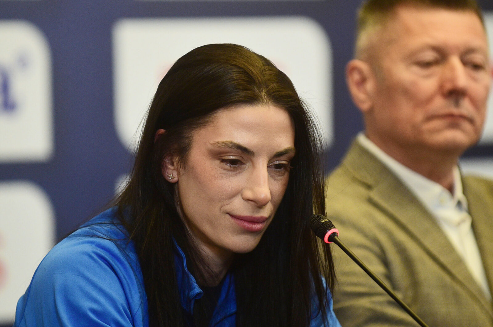 The press conference of the Serbian Athletics Federation on the occasion of the exceptional results of the Serbian national team at the World Indoor Championships, with special emphasis on Angelina Topic's silver medal, was held at the Crowne Plaza Belgrade Hotel. Konferencija za medije Srpskog atletskog saveza povodom izuzetnih rezultata srpske reprezentacije na Svetskom prvenstvu u dvorani, sa posebnim osvrtom na osvajanje srebrne medalje Angeline Topic odrzana je u hotelu Crowne Plaza Belgr