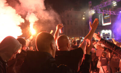 On the eve of the 100th birthday of the Radnicki Football Club, a concert was held in the center of Nis, and the most faithful enthusiasts prepared a torch, fireworks and many other surprises to brighten up the jubilee birthday of their beloved club. Uoci 100. rodjendana Fudbalskog kluba Radnicki, u centru Nisa je odrzan koncert, a najvernije meraklije su spremile bakljadu, vatromet i mnoga druga iznenadjenja kojima ce ulepsati jubilarni rodjendan svog voljenog klub.