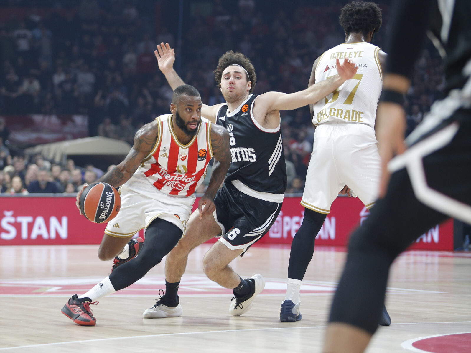 The match of the 17th round of the Turkish Airlines Euroleague between KK Crvena zvezda MeridianBet KK Virtus Olidata was played at the Belgrade Arena. Utakmica 17. kola Turkish Airlines Evrolige izmedju KK Crvena zvezda MeridianBet KK Virtus Olidata odigrana je u Beogradskoj Areni.