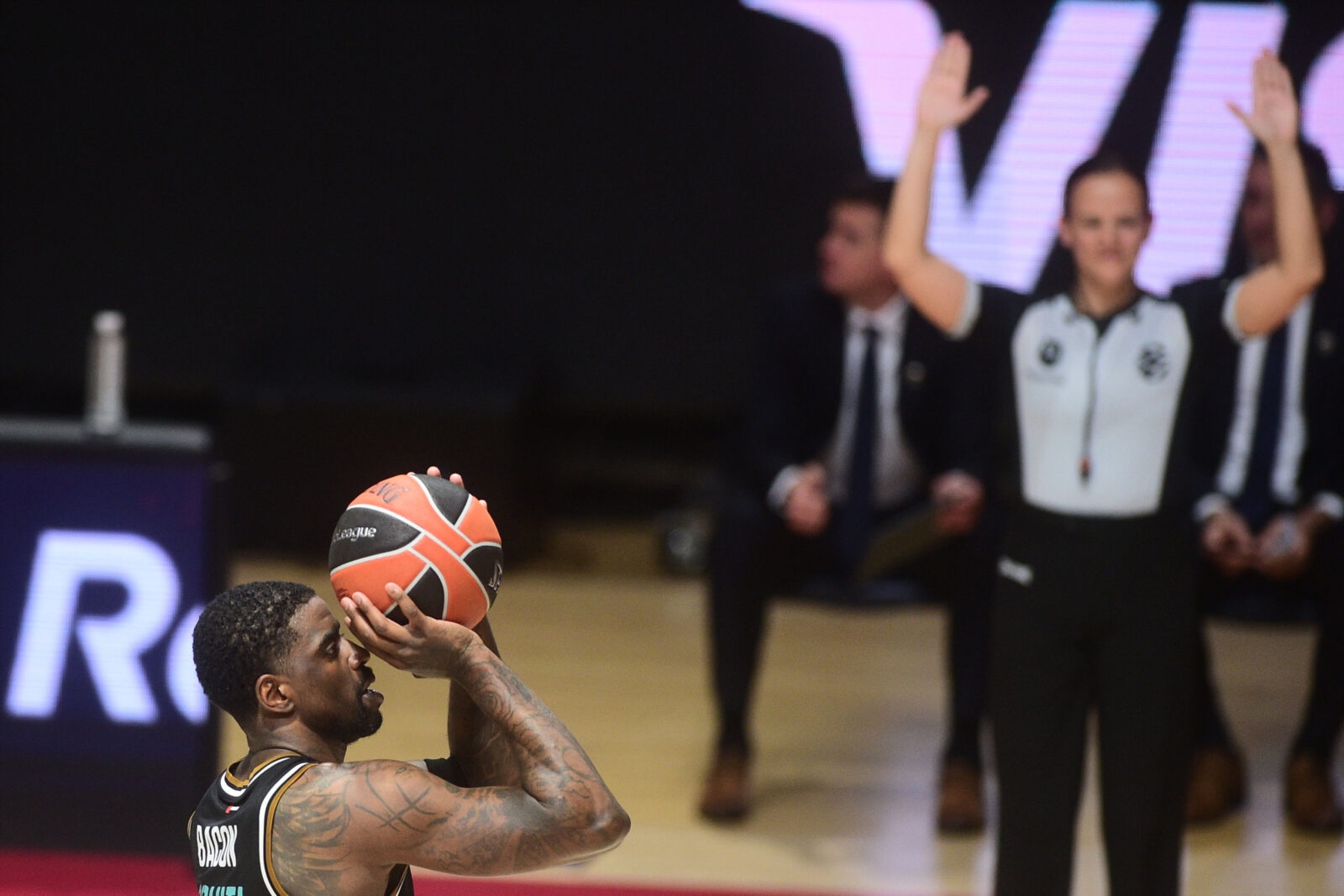The match of the 34th round of the Turkish Airlines Euroleague between KK Maccabi Rapyd and KK Dubai Basketball was played in the Aleksandar Nikolic hall. Utakmica 34. kola Turkish Airlines Evrolige izmedju KK Maccabi Rapyd i KK Dubai Basketball odigrana je u hali Aleksandar Nikolic.