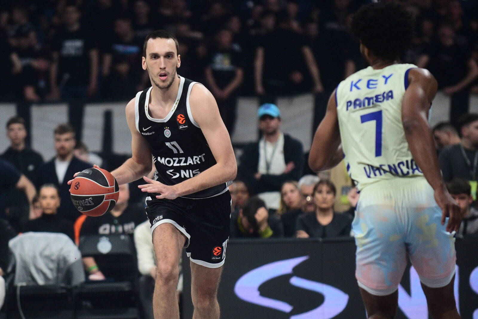 The match of the 34th round of the Turkish Airlines Euroleague between KK Partizan Mozzart Bet and BC Valencia Basket was played at the Belgrade Arena. Utakmica 34. kola Turkish Airlines Evrolige izmedju KK Partizan Mozzart Bet i BC Valencia Basket odigrana je u Beogradskoj Areni.