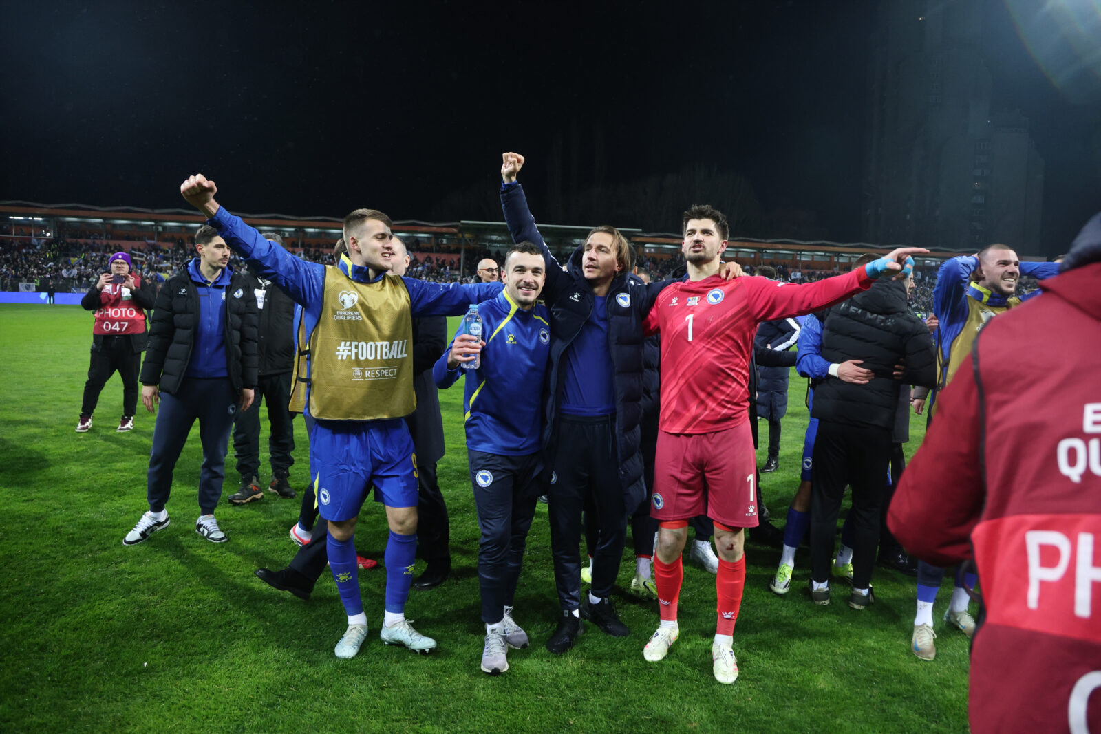 The World Cup play-off finals match between Bosnia and Herzegovina and Italy was played at the Bilino polje stadium in Zenica. Utakmica finala baraza za Svetsko prvenstvo izmedju Bosne i Hercegvine i Italije odigrana je na stadionu Bilino polje u Zenici.