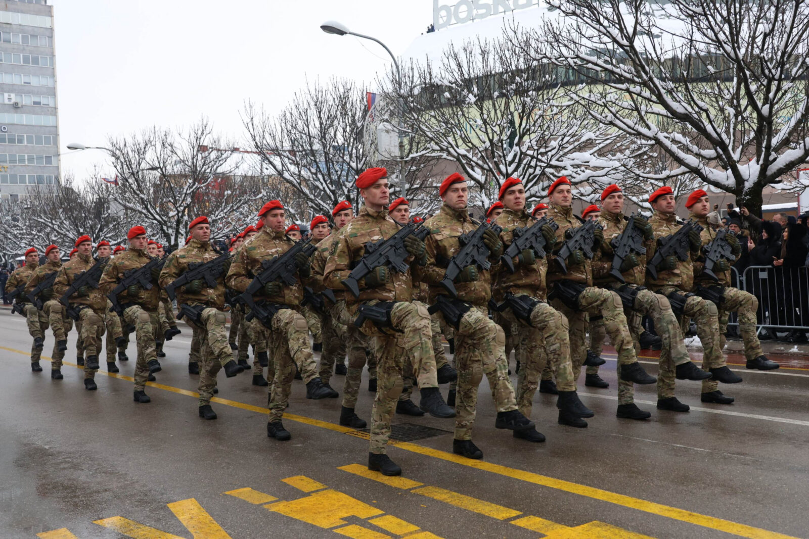 The ceremonial parade on the occasion of January 9 - the Day of the Republika Srpska and the Day of the Patriotic War Veteran was held on Krajina Square. Svecani defile povodom 9. januara - Dana Republike Srpske i i Dana borca odbrambeno-otadzbinskog rata odrzan je na Trgu Krajine.