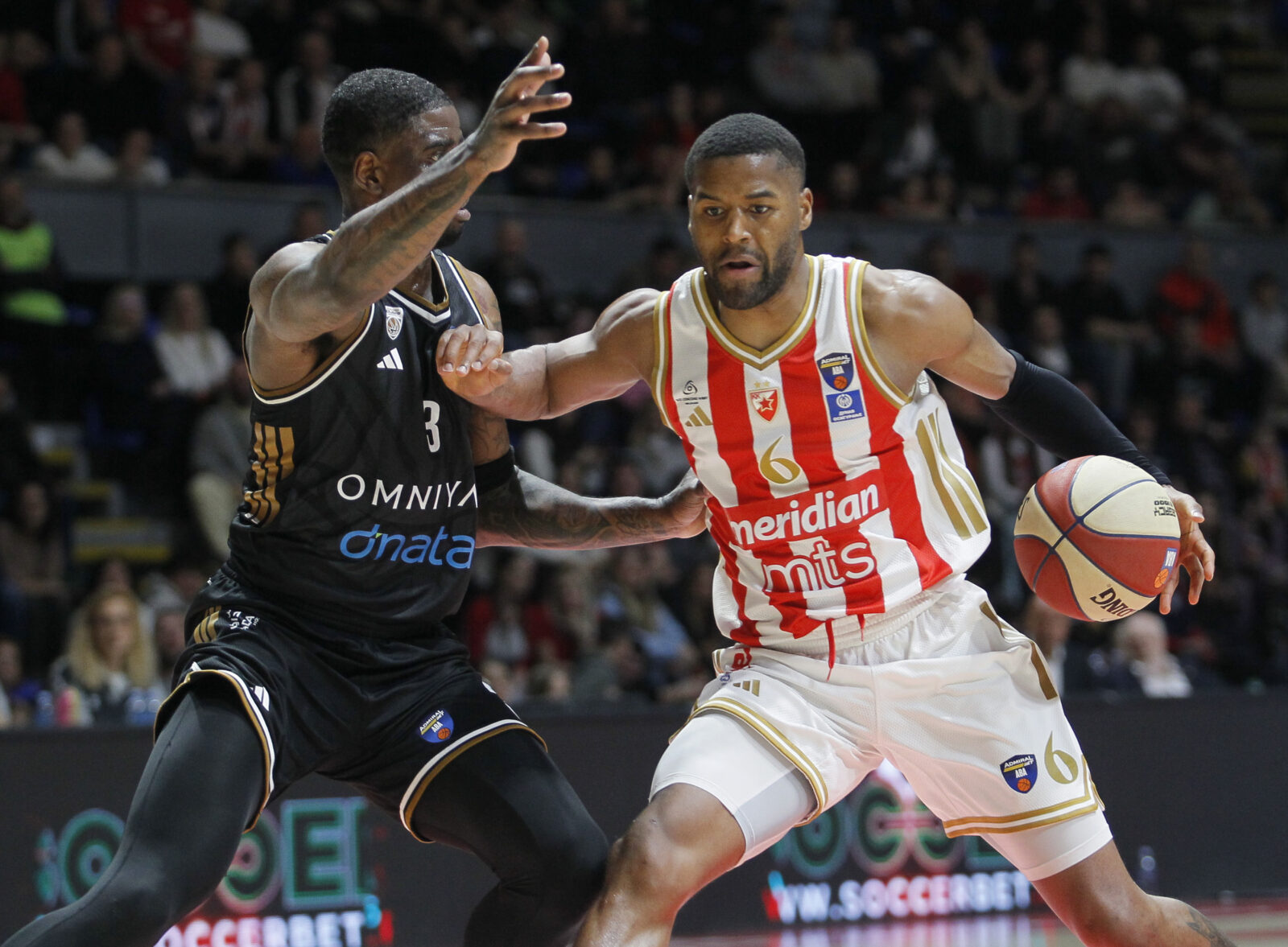 The match of the fifth round of the second phase of the AdmiralBet ABA League between KK Crvena zvezda MeridianBet and KK Dubai Basket was played at the Aleksandar Nikolic Hall. Utakmica pete runde druge faze AdmiralBet ABA League izmedju KK Crvena zvezda MeridianBet i KK Dubai Basket odigrana je u dvorani Aleksandar Nikolic.