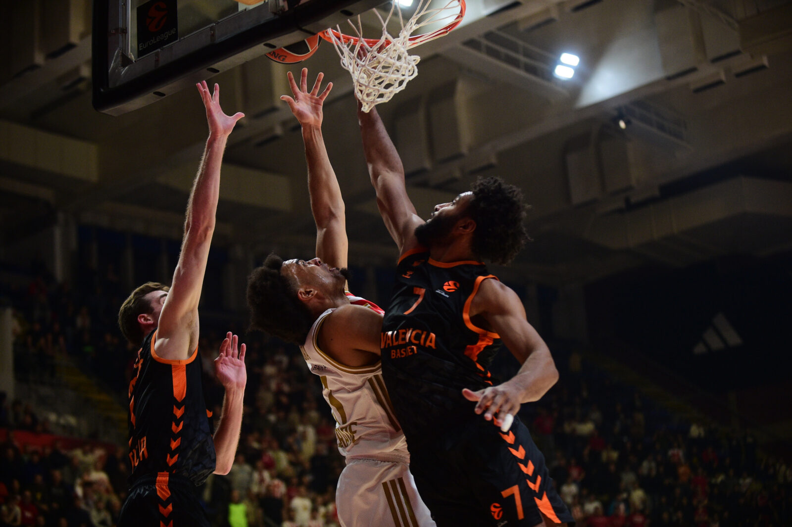 The match of the 20th round of the Turkish Airlines Euroleague between KK Crvena zvezda Meridianbet and KK Valencia was played in the Aleksandar Nikolic hall. Utakmica 20. kola Turkish Airlines Evrolige izmedju KK Crvena zvezda Meridianbet i KK Valensija odigrana je u dvorani Aleksandar Nikolic.