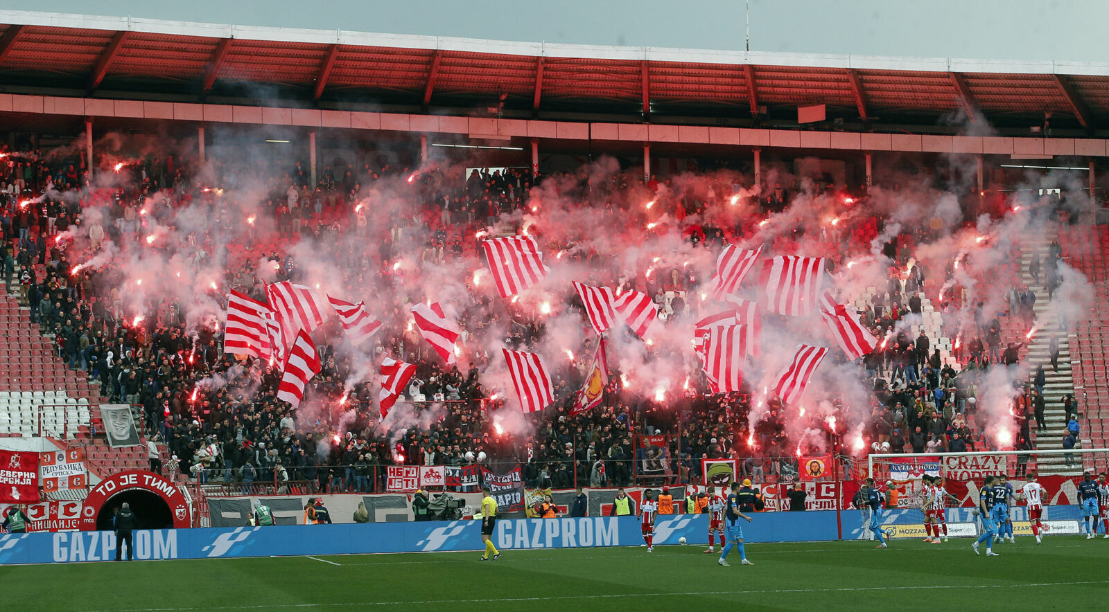 The match of the 28th round of the Mozzart Bet Super League of Serbia between FK Crvena zvezda and FK Radnicki was played at the Rajko Mitic Stadium. Utakmica 28. kola Mozzart Bet Super liga Srbije izmedju FK Crvena zvezda i FK Radnicki odigrana je na Stadionu Rajko Mitic.
