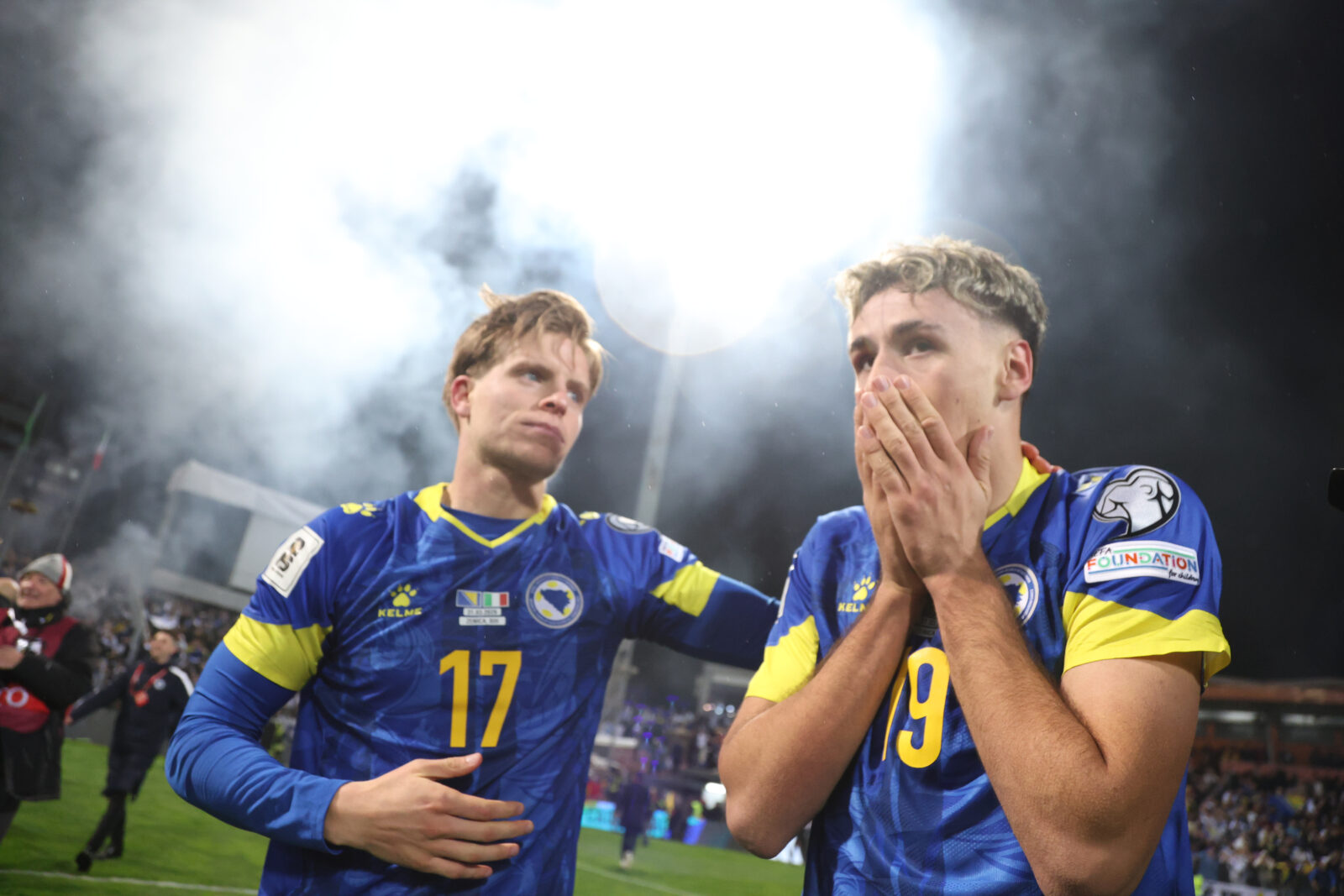 The World Cup play-off finals match between Bosnia and Herzegovina and Italy was played at the Bilino polje stadium in Zenica. Utakmica finala baraza za Svetsko prvenstvo izmedju Bosne i Hercegvine i Italije odigrana je na stadionu Bilino polje u Zenici.