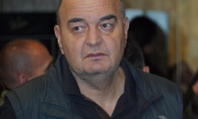 The sixteenth edition of the Beldocs festival was closed by the documentary film "Gru tu je" directed by Bojan Vinulovic and Rene Miskolci in the Youth Center of Belgrade. Sesnaesto izdanje Beldocs festivala zatvorio je dokumentarni film ''Gru tu je'' u reziji Bojana Vinulovica i Renea Miskolcija u Domu omladine Beograda.