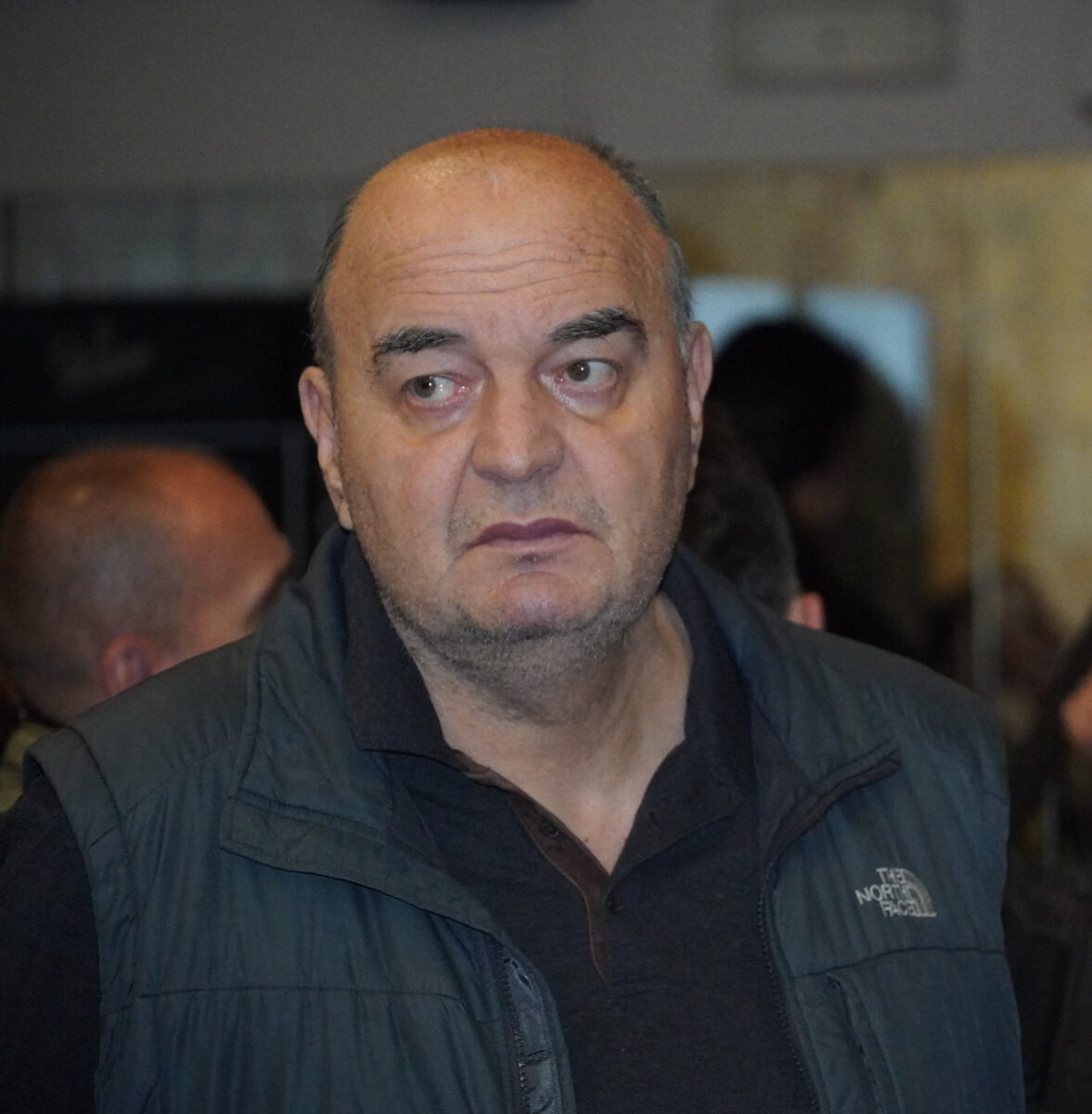 The sixteenth edition of the Beldocs festival was closed by the documentary film "Gru tu je" directed by Bojan Vinulovic and Rene Miskolci in the Youth Center of Belgrade. Sesnaesto izdanje Beldocs festivala zatvorio je dokumentarni film ''Gru tu je'' u reziji Bojana Vinulovica i Renea Miskolcija u Domu omladine Beograda.