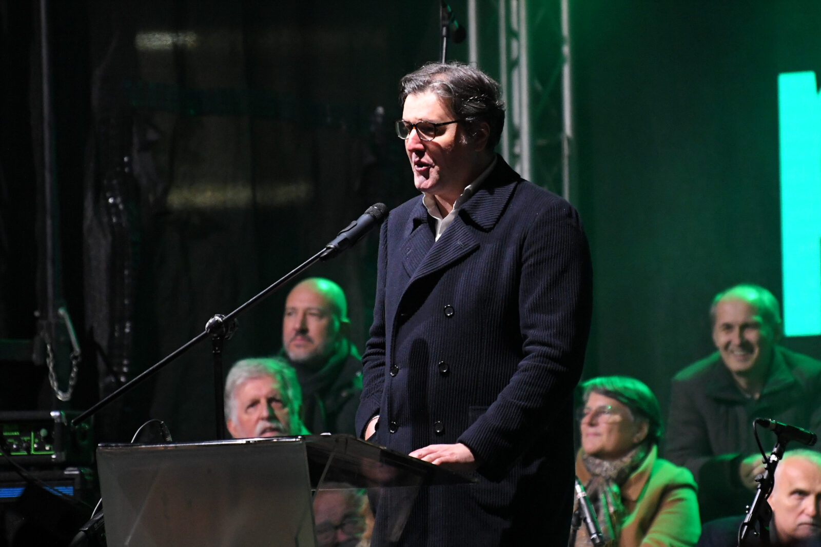 On Nikole Pasica Square, the "ProGlas" initiative organized a rally under the slogan "Belgrade wake up." Na Trgu Nikole Pasica Inicijativa "ProGlas" je organizovala skup pod sloganom "Beograde probudi se".