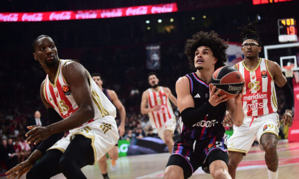 The match of the 36th round of the Turkish Airlines Euroleague between KK Crvena zvezda MeridiaBet and KK Paris Basketball was played at the Belgrade Arena. Utakmica 36. kola Turkish Airlines Evrolige izmedju KK Crvena zvezda MeridiaBet i KK Paris Basketball odigrana je u Beogradskoj Areni.