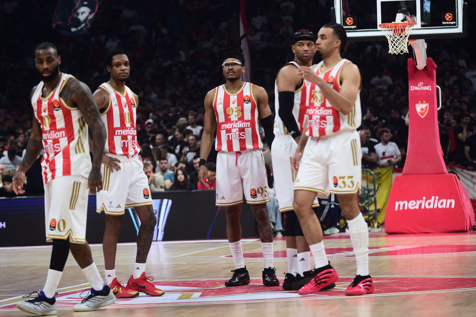 The match of the 36th round of the Turkish Airlines Euroleague between KK Crvena zvezda MeridiaBet and KK Paris Basketball was played at the Belgrade Arena. Utakmica 36. kola Turkish Airlines Evrolige izmedju KK Crvena zvezda MeridiaBet i KK Paris Basketball odigrana je u Beogradskoj Areni.