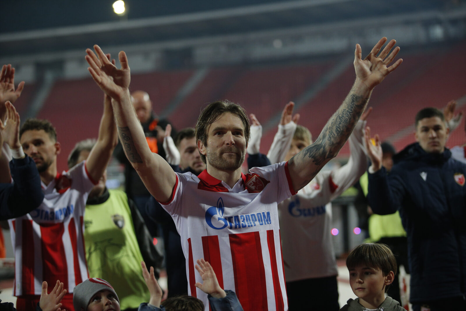 The match of the 30th round of the Mozzart Bet Super League of Serbia between FK Crvena zvezda and FK Spartak Zdrepceva krv was held at the Rajko Mitic stadium. Utakmica 30. kola Mozzart Bet Super liga Srbije izmedju FK Crvena zvezda i FK Spartak Zdrepceva krv odrzana je sa stadionu Rajko Mitic.