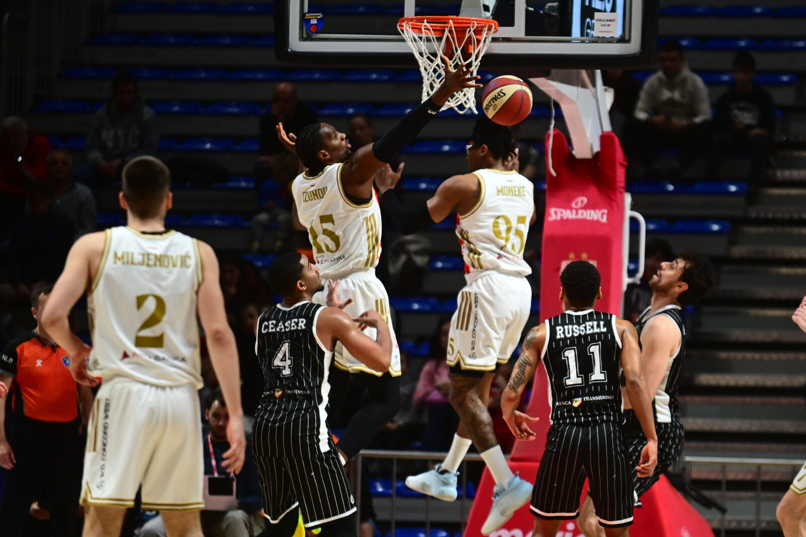 The match of the seventh round of the second phase of the AdmiralBet ABA League between KK Crvena zvezda MeridianBet and KK U-BT Cluj-Napoca was played at the Belgrade Arena. Utakmica sedme runde druge faze AdmiralBet ABA League izmedju KK Crvena zvezda MeridianBet i KK U-BT Cluj-Napoca odigrana je u Beogradskoj Areni.