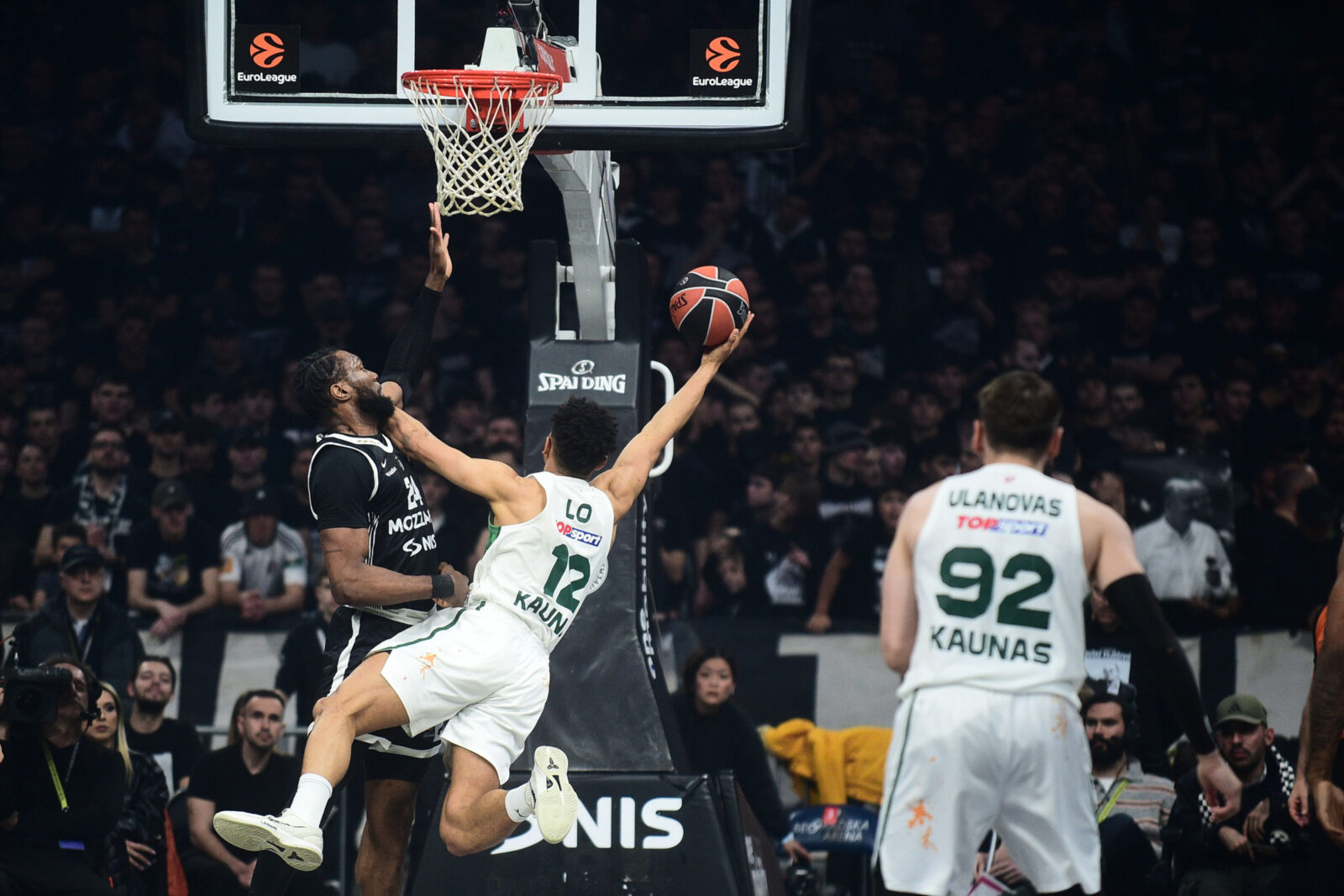 The match of the 37th round of the Turkish Airlines Euroleague between KK Partizan Mozzart Bet and KK Zalgiris Kaunas was played at the Belgrade Arena. Utakmica 37. kola Turkish Airlines Evrolige izmedju KK Partizan Mozzart Bet i KK Zalgiris Kaunas odigrana je u Beogradskoj Areni.