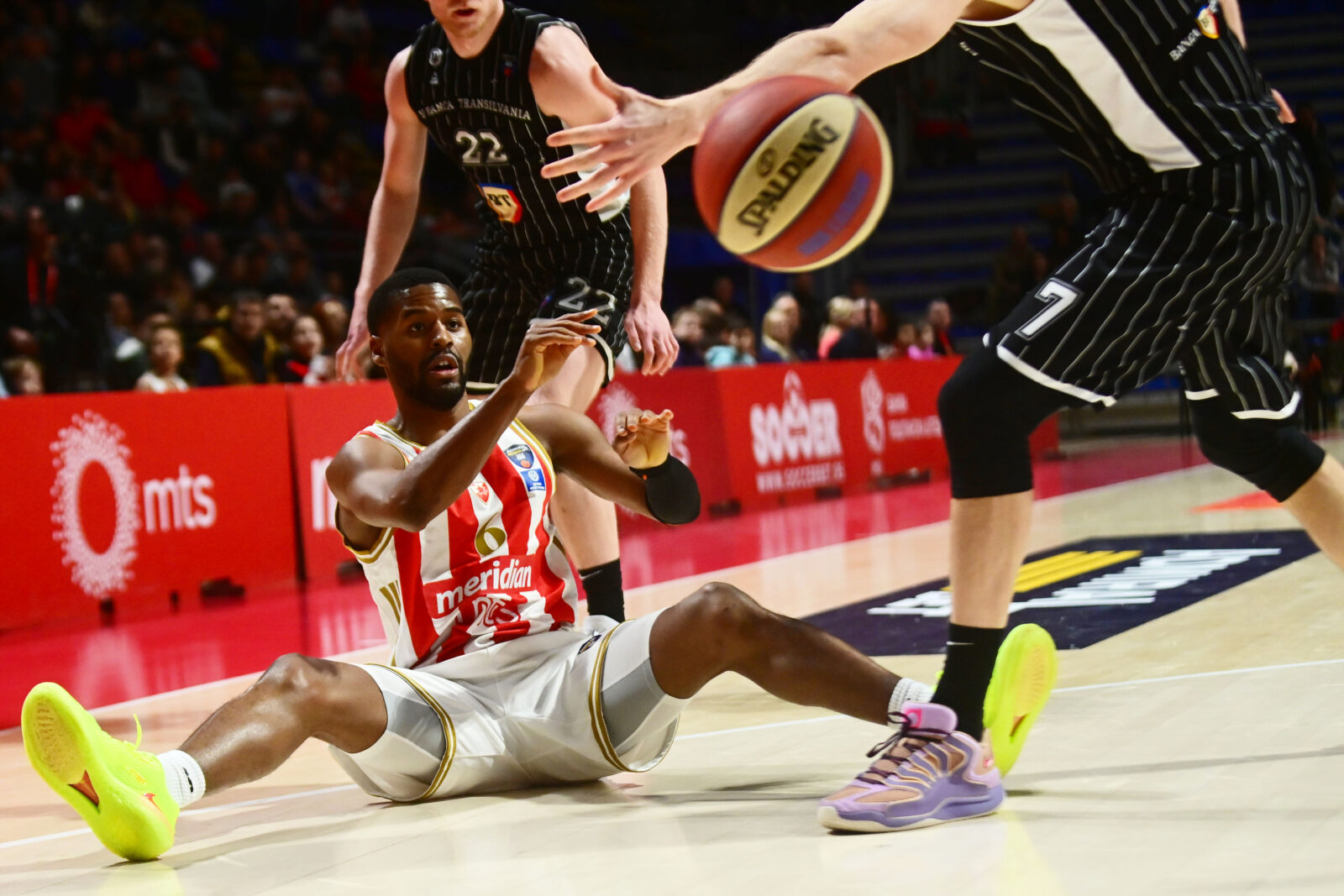 The match of the seventh round of the second phase of the AdmiralBet ABA League between KK Crvena zvezda MeridianBet and KK U-BT Cluj-Napoca was played at the Belgrade Arena. Utakmica sedme runde druge faze AdmiralBet ABA League izmedju KK Crvena zvezda MeridianBet i KK U-BT Cluj-Napoca odigrana je u Beogradskoj Areni.