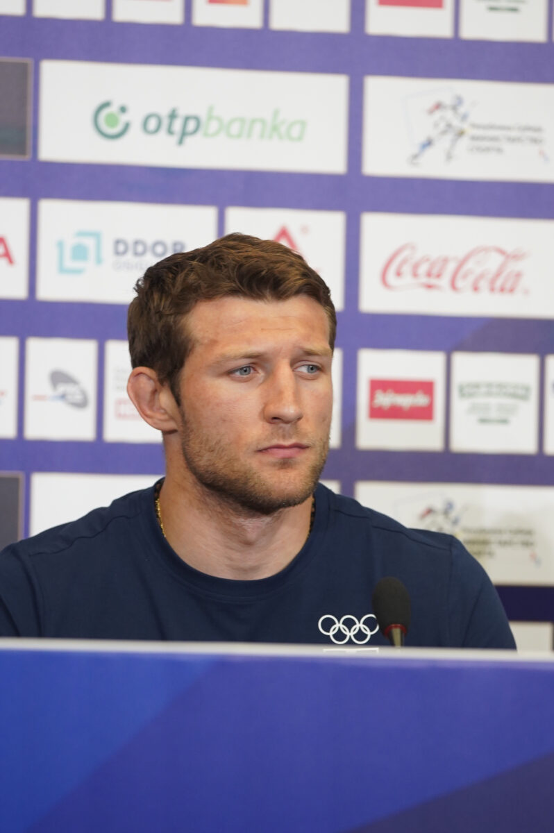 The press conference of the judo team of Serbia before the trip to Paris for the Olympic Games was held in the VIP lounge of Nikola Tesla Airport. Konferencija za medije dzudo reprezentacije Srbije pred put u Pariz na Olimpijske igre odrzana je u VIP salonu aerodroma Nikola Tesla.