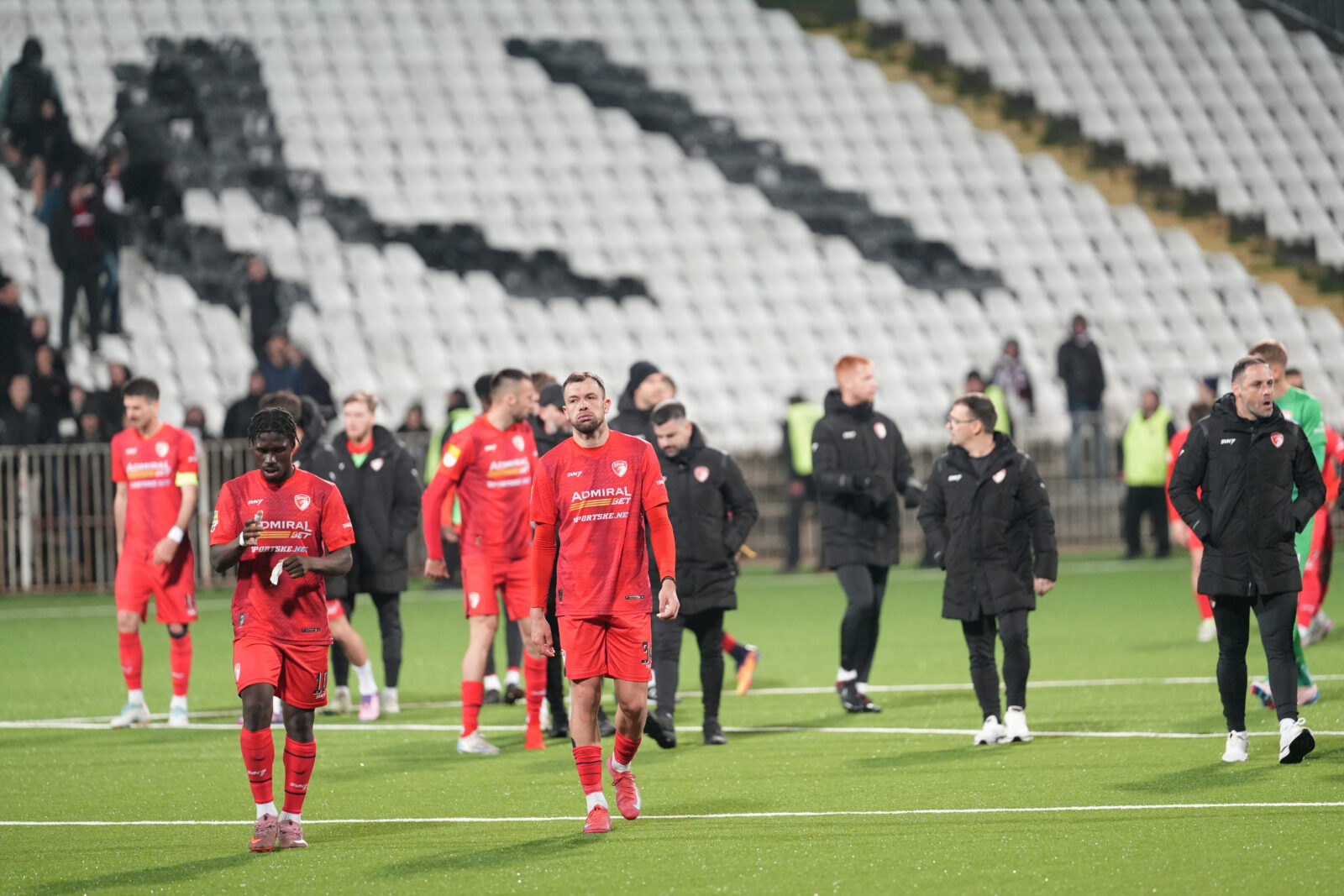 The match of the 30th round of the Mozzart Bet Super League of Serbia between FK Cukaricki and FK Radnicki 1923 was held at the FK Cukaricki stadium. Utakmica 30. kola Mozzart Bet Super liga Srbije izmedju FK Cukaricki i FK Radnicki 1923 odrzana je sa stadionu FK Cukaricki.