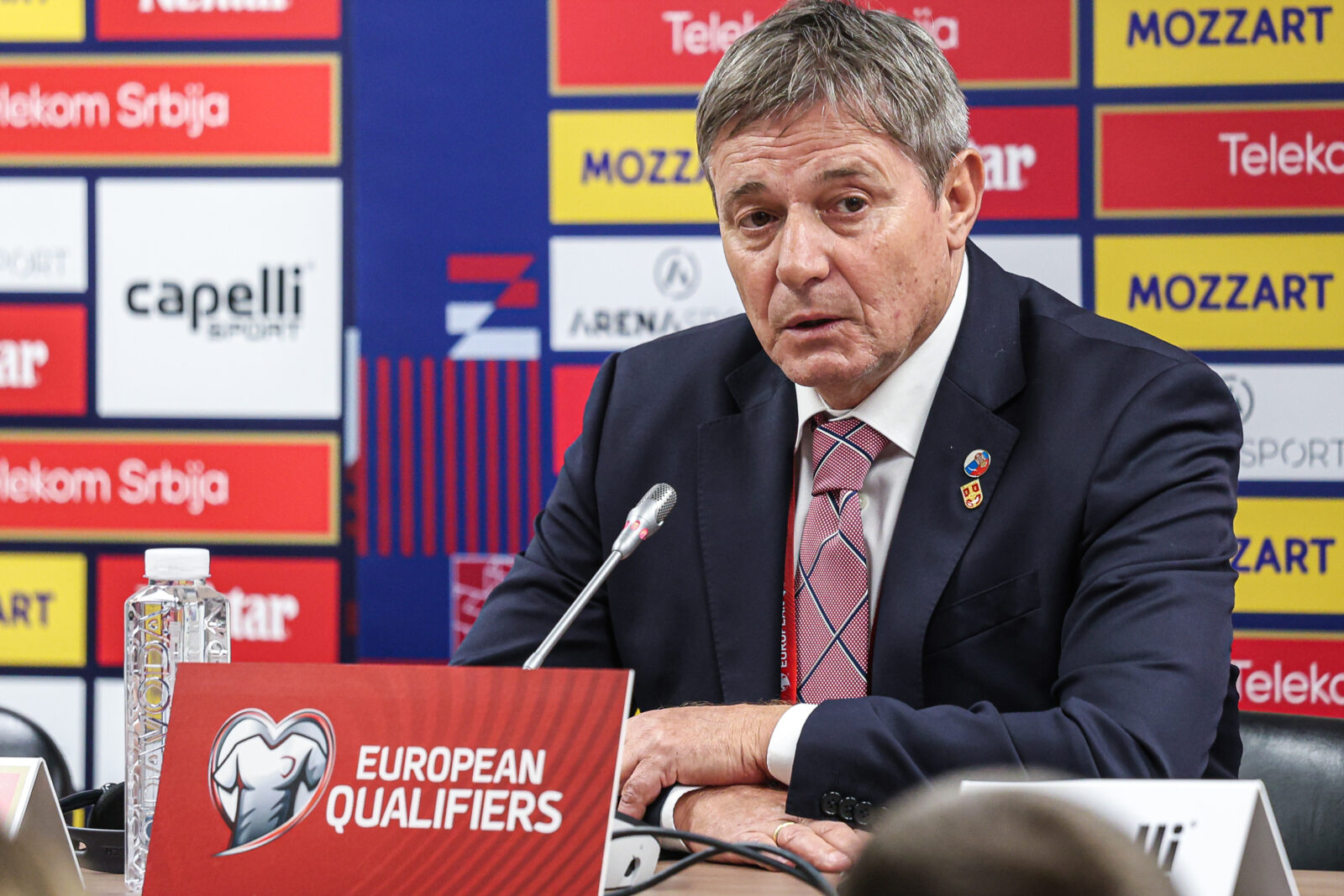 Dragan Stojkovic said at a press conference that he had resigned and would not travel with the team to Andorra where they will play their next Group K match of the 2026 World Cup qualifiers. Dragan Stojkovic je na konferencija za medije rekao da je podneo ostavku i da nece putovati sa ekipom u Andoru gde ih ceka naredna utakmica Grupe K kvalifikacija za Svetsko prvenstvo 2026.