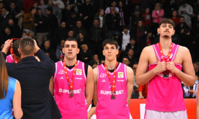 Awarding the trophy to the basketball team of KK Crvena zvezda Meridianbet, which defended the Radivoj Korac Cup trophy by winning the final against the team of KK Mega Superbet. Dodela pehara kosarkasima KK Crvea zvezda Meridianbet koja je odbranila trofej Kupa Radivoja Koraca pobedom u finalu nad ekipom KK Mega Superbet.