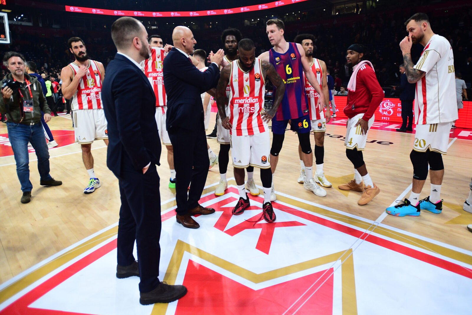 The match of the 14th round of the Turkish Airlines Euroleague between KK Crvena zvezda Meridianbet and FC Barcelona was played at the Belgrade Arena. Utakmica 14. kola Turkish Airlines Evrolige izmedju KK Crvena zvezda Meridianbet i FC Barcelona odigrana je u Beogradskoj Areni.