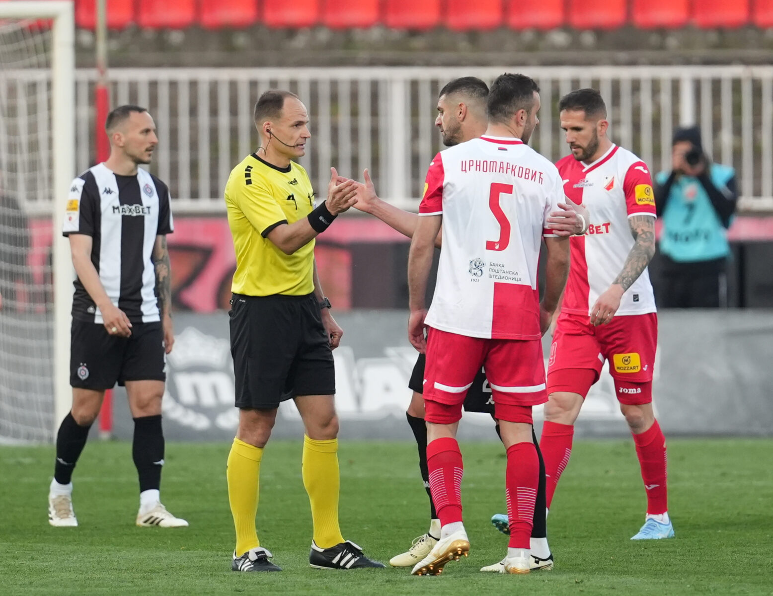 The match of the 32nd round of the Mozart Bet Super League of Serbia between FK Vojvodina and FK Partizan was played at the Karadjordje Stadium in Novi Sad. Utakmica 32. kola Mozzart Bet Super liga Srbije izmedju FK Vojvodina i FK Partizan odigrana je na stadionu Karadjordje u Novom Sadu.