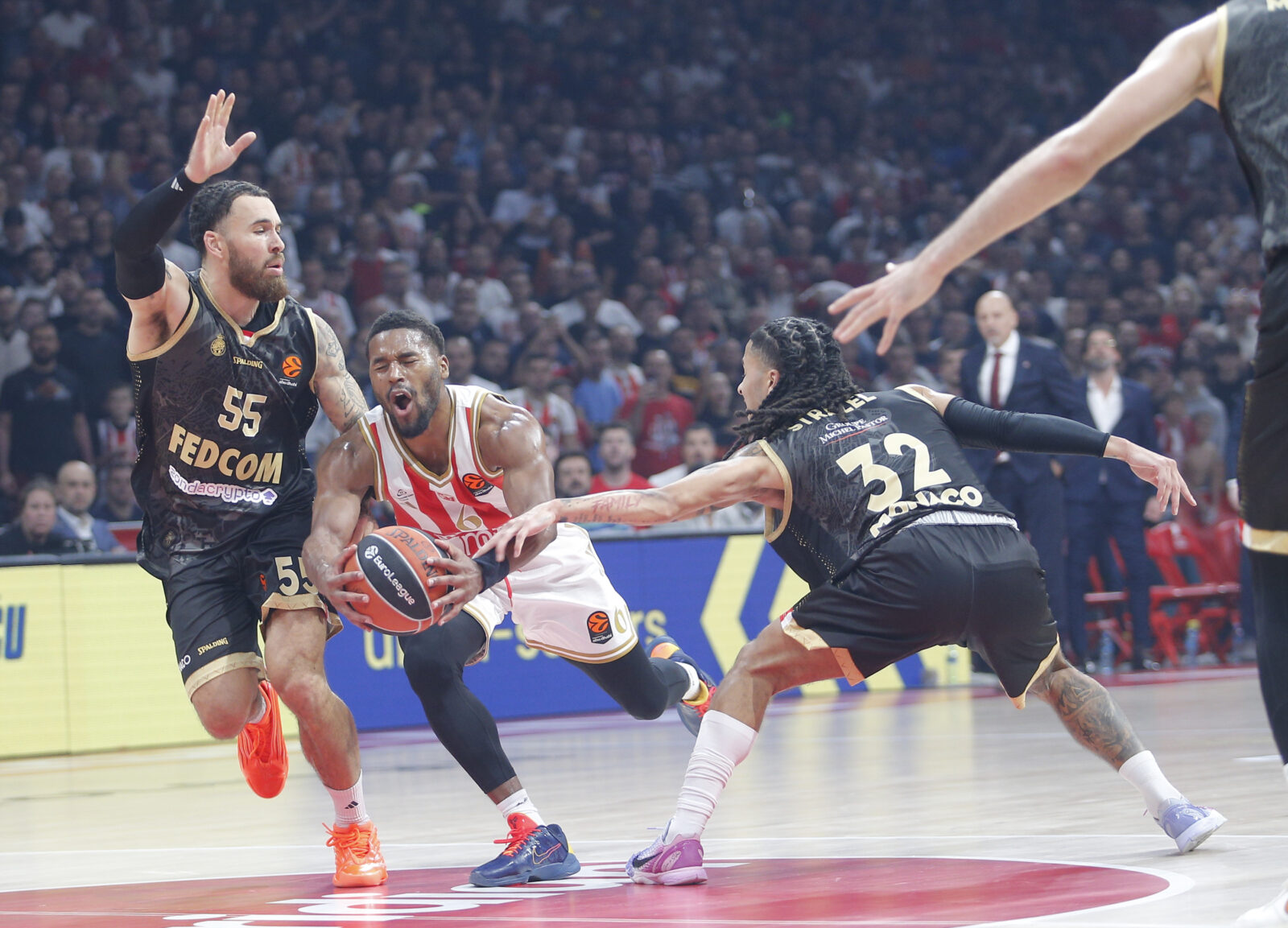 The 11th round match of the Turkish Airlines Euroleague between KK Crvena zvezda Meridianbet and AS Monaco was played at the Belgrade Arena. Utakmica 11. kola Turkish Airlines Evrolige izmedju KK Crvena zvezda Meridianbet i AS Monaco odigrana je u Beogradskoj Areni.