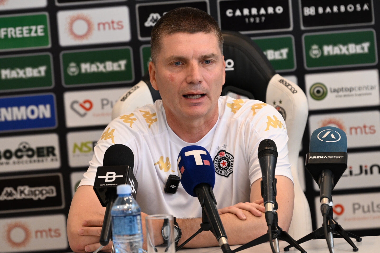 The press conference of Srdjan Blagojevic, coach of FK Partizan, on the eve of the 179th eternal derby against Red Star Belgrade, was held at the press center at the Partizan stadium. Konferencija za medije Srdjana Blagojevic, trenera FK Partizan uoci 179. vecitog derbija protiv Crvene zvezde odrzana je u press centru na stadionu Partizana.