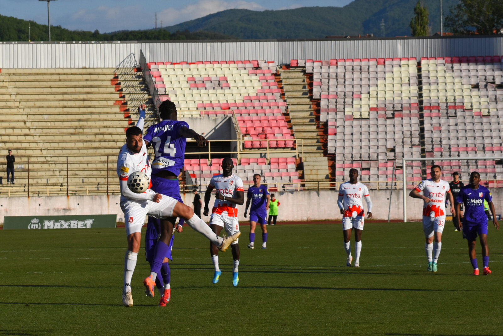 The match of the 32nd round of the Mozzart Bet Super League of Serbia between FK Radnicki and FK Javor Matis was played at the Cair City Stadium in Nis. Utakmica 32. kola Mozzart Bet Super liga Srbije izmedju FK Radnicki i FK Javor Matis odigrana je na Gradskom stadionu Cair u Nisu.