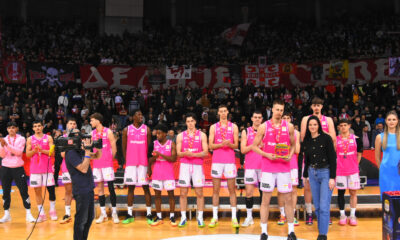 Awarding the trophy to the basketball team of KK Crvena zvezda Meridianbet, which defended the Radivoj Korac Cup trophy by winning the final against the team of KK Mega Superbet. Dodela pehara kosarkasima KK Crvea zvezda Meridianbet koja je odbranila trofej Kupa Radivoja Koraca pobedom u finalu nad ekipom KK Mega Superbet.