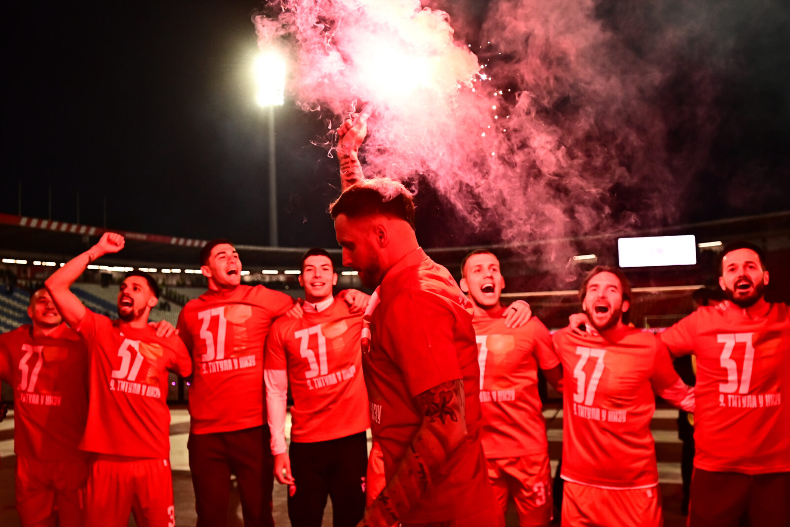 The match of the 33rd round of the Mozzart Super League of Serbia, the 179th eternal derby between FK Crvena zvezda and FK Partizan was played at the Rajko Mitic stadium. Utakmica 33. kola Mozzart Super lige Srbije, 179. veciti derbi izmedju FK Crvena zvezda i FK Partizan odigrana je na stadion Rajko Mitic.