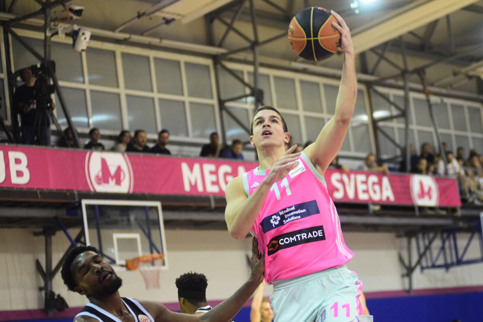 The second semi-final match of the Serbian Basketball League playoffs between KK Partizan Mozzart Bet and KK Mega MIS was played in the Ranko Zeravica Sports Hall. Druga polufinala utakmica plej-ofa Kosarkaske lige Srbije izmedju KK Partizan Mozzart Bet i KK Mega MIS odigrana je u Hali sportova Ranko Zeravica.