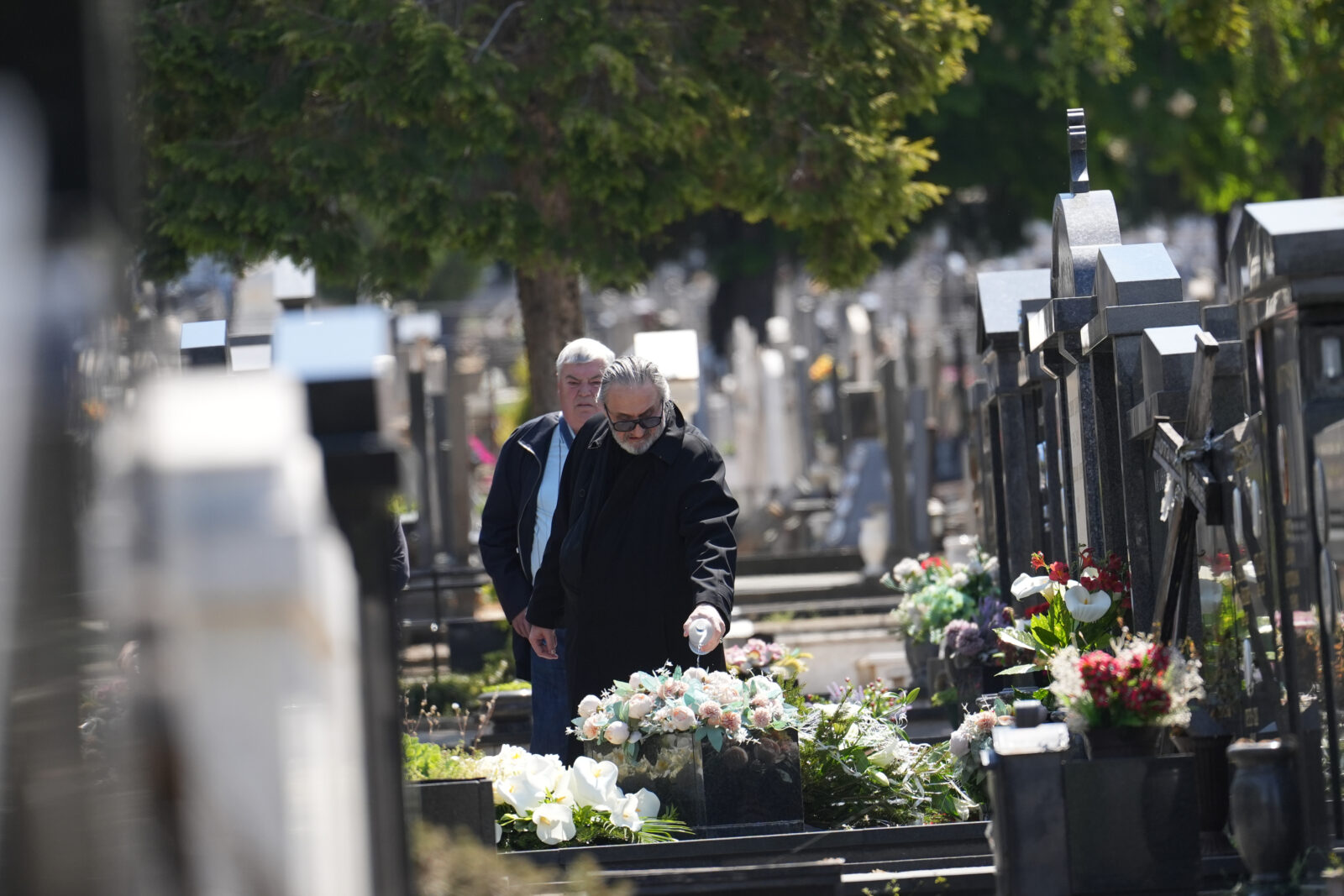 The fourth anniversary of the death of Vidoje Ristovic was marked at the New Cemetery. Na Novom groblju obelezena je cetvrta godisnjica povodom smrti Vidoja Ristovica.