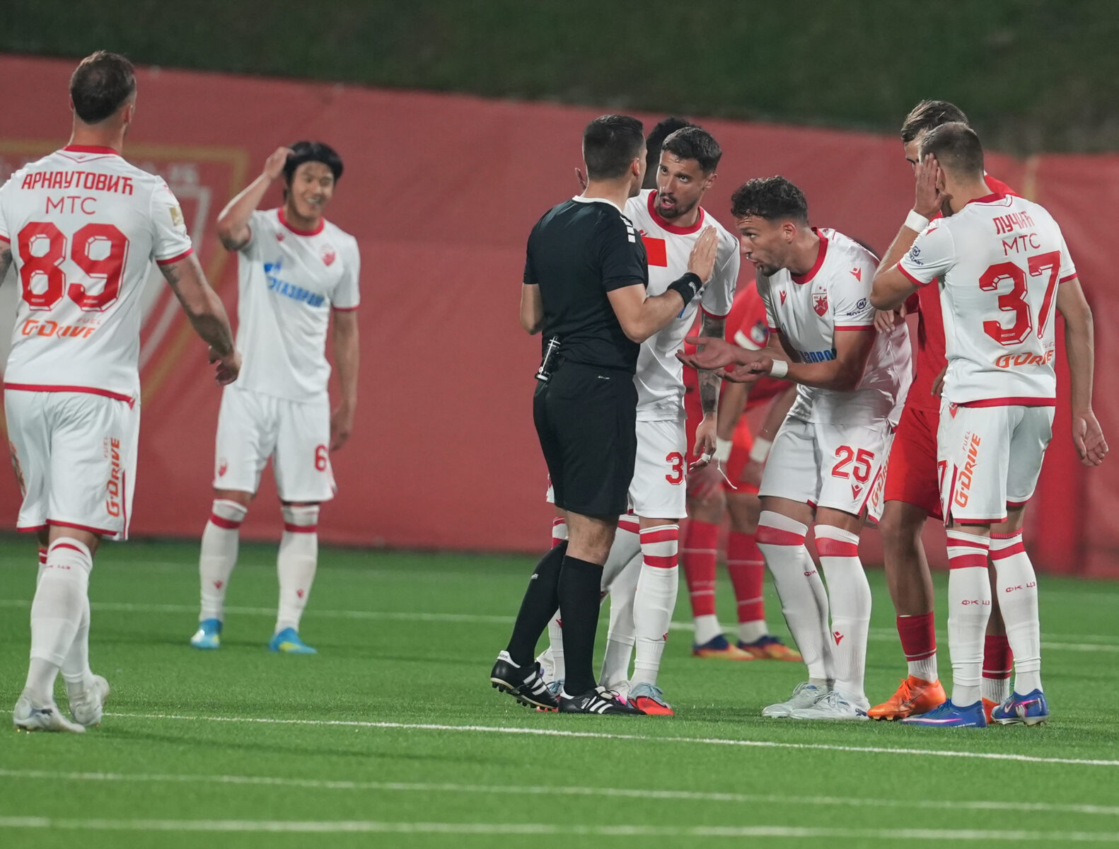The 1/2 final match of the Mozart Bet Cup of Serbia 2025/2026 between FK Jedinstvo and FK Crvena zvezda was played at the Dragan Dzajic stadium in Ub. Utakmica 1/2 finala Mozzart Bet Kupa Srbije 2025/2026 izmedju FK Jedinstvo i FK Crvena zvezda odigrana je stadionu Dragan Dzajic u Ubu.