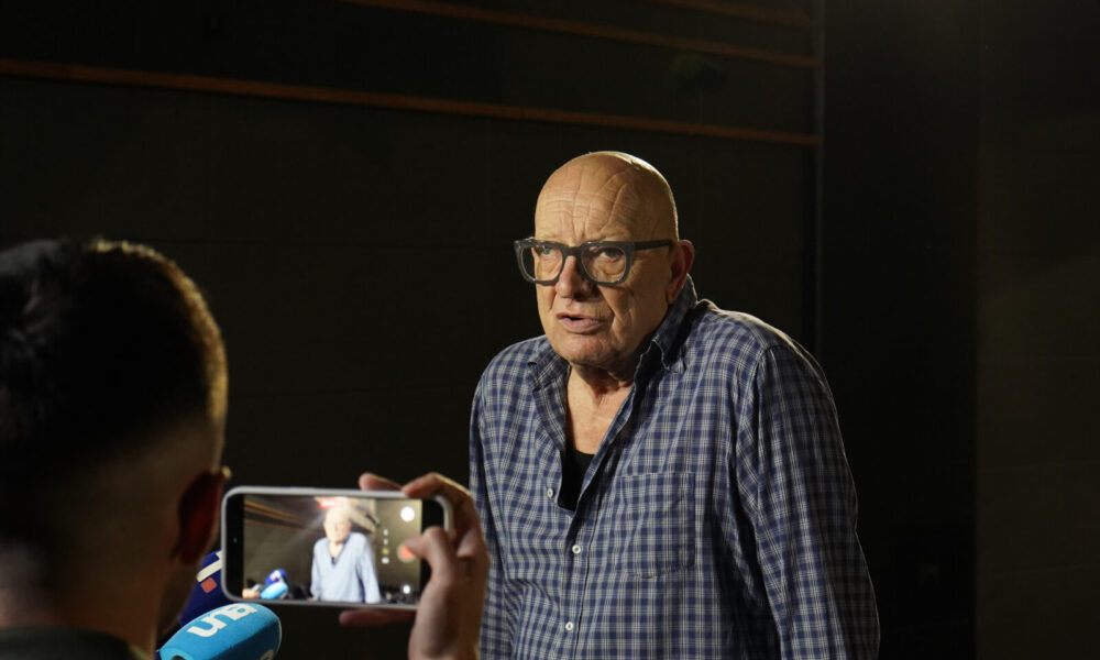 The play "Garderober" by Ronald Harwood, directed by Paolo Magelli, will have its premiere on May 8th at the Big Stage "Ljuba Tadic" of the Yugoslav Drama Theater. Predstava "Garderober" Ronalda Harvuda u reziji Paola Madjelija imace premijeru 8. maja na Velikoj sceni "Ljuba Tadic” Jugoslovenskog dramskog pozorista.