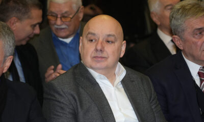 Commemoration of the death of Milorad Kosanovic, former football player and coach, was organized by the Vojvodina Football Club in the Congress Hall of the Novi Sad Fair. Komemoracija povodom smrti Milorada Kosanovica, nekadasnjeg fudbalera i trenera odrzana je u organizaciji Fudbalskog kluba Vojvodina u Kongresnoj sali Novosadskog sajma.