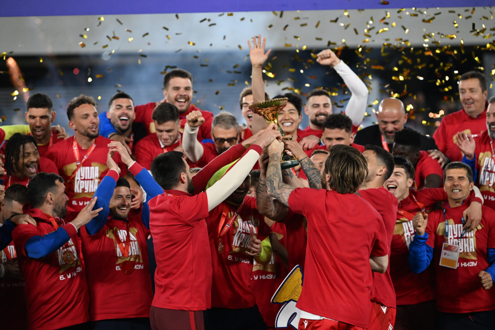 FK Crvena Zvezda won its 30th Serbian Cup trophy after defeating Vojvodina 5-4 on penalties in the final in Loznica, after the score was 2-2 after 120 minutes. FK Crvena zvezda je osvojila 30. trofej u Kupu Srbije posto je u finalu u Loznici posle penala pobedila Vojvodinu rezultatom 5:4, a tokom 120 minuta bilo je 2:2.