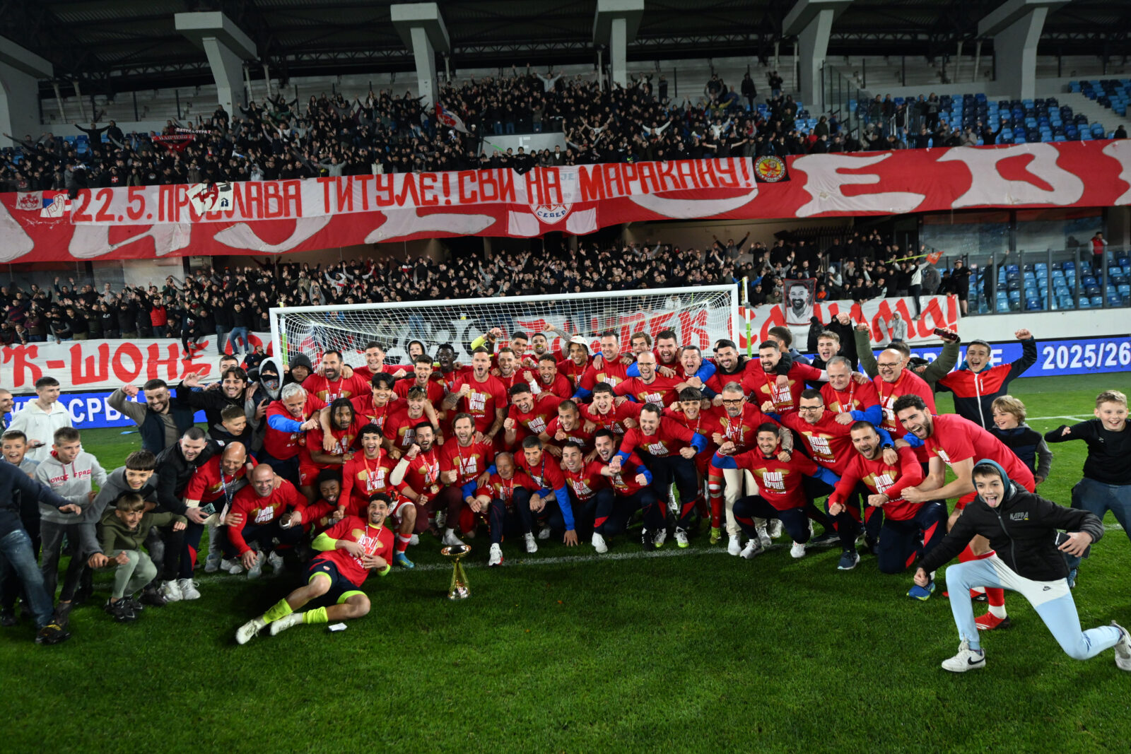 FK Crvena Zvezda won its 30th Serbian Cup trophy after defeating Vojvodina 5-4 on penalties in the final in Loznica, after the score was 2-2 after 120 minutes. FK Crvena zvezda je osvojila 30. trofej u Kupu Srbije posto je u finalu u Loznici posle penala pobedila Vojvodinu rezultatom 5:4, a tokom 120 minuta bilo je 2:2.