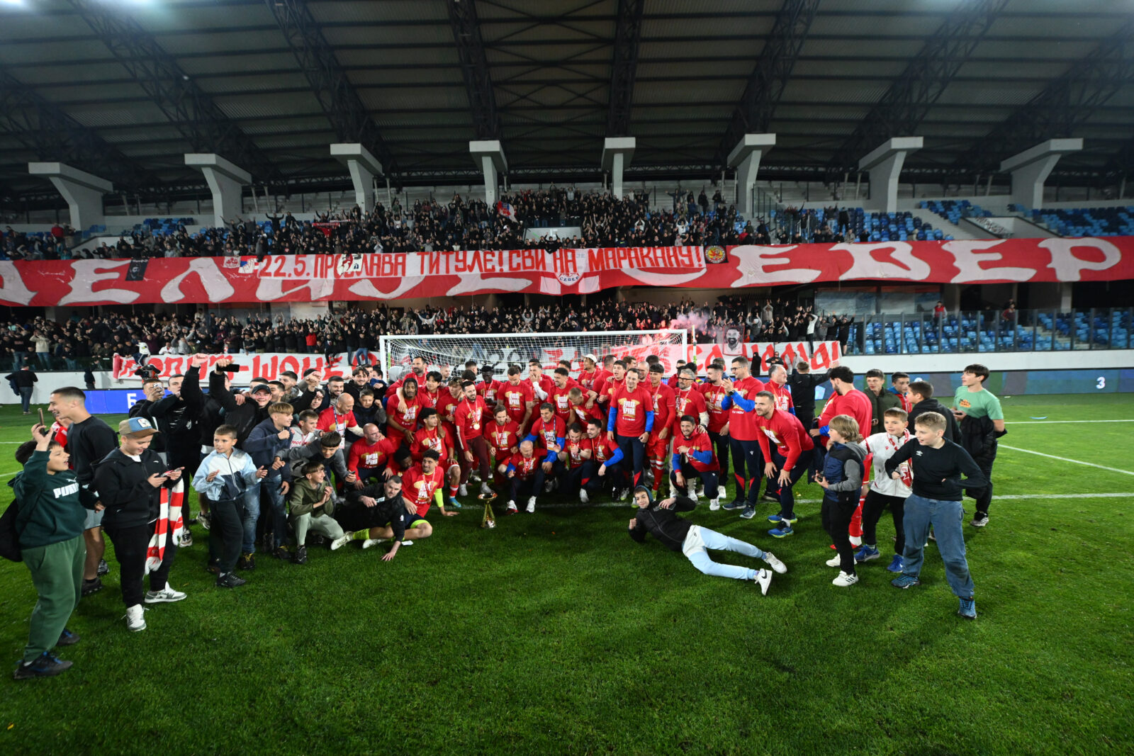 FK Crvena Zvezda won its 30th Serbian Cup trophy after defeating Vojvodina 5-4 on penalties in the final in Loznica, after the score was 2-2 after 120 minutes. FK Crvena zvezda je osvojila 30. trofej u Kupu Srbije posto je u finalu u Loznici posle penala pobedila Vojvodinu rezultatom 5:4, a tokom 120 minuta bilo je 2:2.