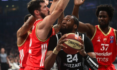 The first match of the AdmiralBet ABA League semi-final series between KK Crvena zvezda MeridianBet and KK Partizan Mozzart Bet was played at the Belgrade Arena. Prva utakmica polufinalne serije AdmiralBet ABA League izmedju KK Crvena zvezda MeridianBet i KK Partizan Mozzart Bet odigrana je u Beogradskoj Areni.