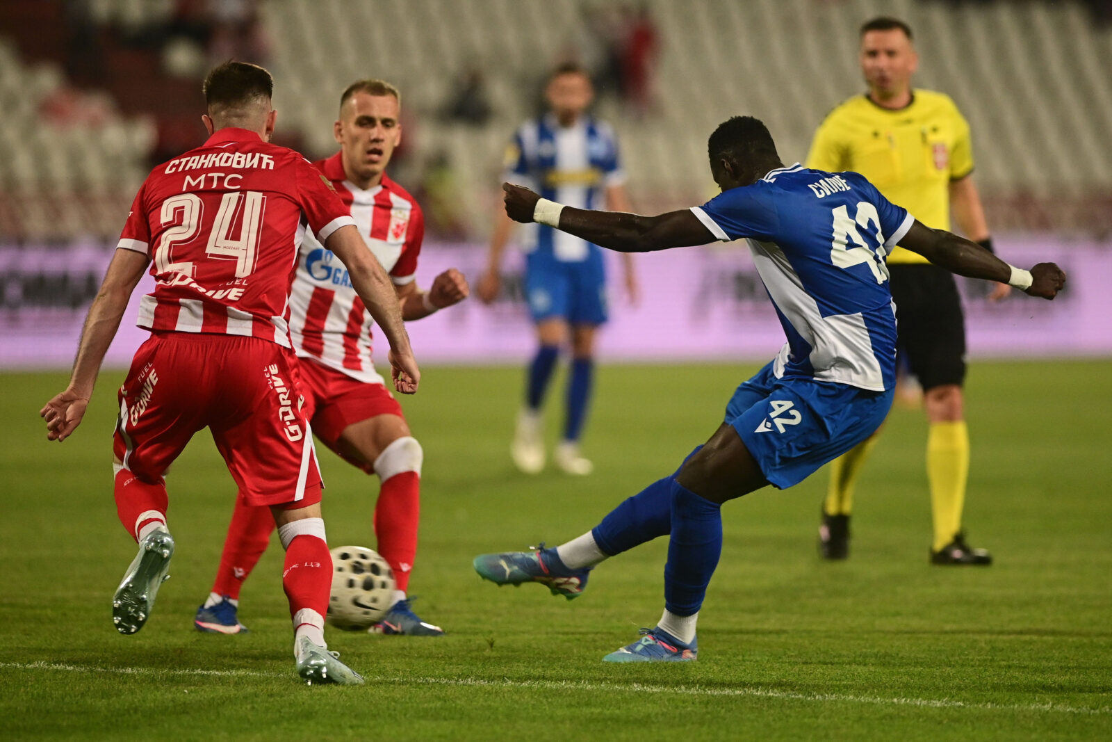 The match of the 37th round of the Mozzart Super League of Serbia between FK Crvena zvezda and OFK Beograd was played at the Rajko Mitic Stadium. Utakmica 37. kola Mozzart Super lige Srbije izmedju FK Crvena zvezda i OFK Beograd odigrana je na stadionu Rajko Mitic.