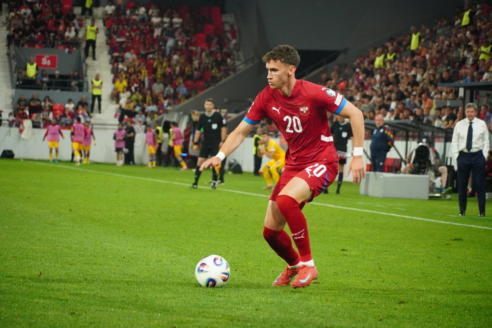The second round match of Group K of the UEFA 2026 World Cup qualifiers between Serbia and Andorra was played at the Dubocica Stadium in Leskovac. Utakmica drugog kola K grupe UEFA kvalifikacija za Svetsko prvenstvo 2026 izmedju Srbije i Andore odigrana je na stadionu Dubocica u Leskovcu.